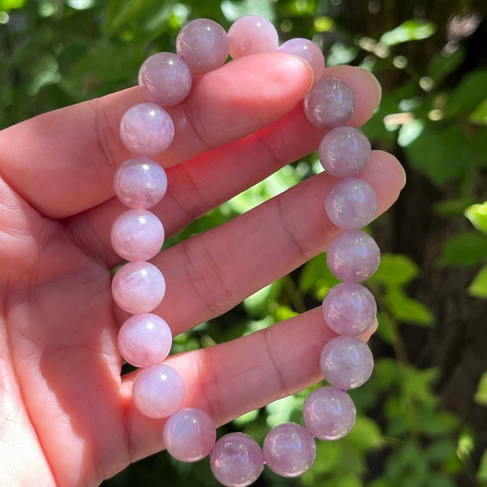 10.5mm stretchable purple rose quartz bracelet - Picture 2 of 8